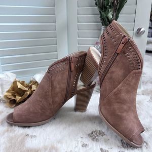 NWOT CL by Chinese Laundry Women's Rylie Zip Up Ankle Bootie Tan Size 6.5 💗